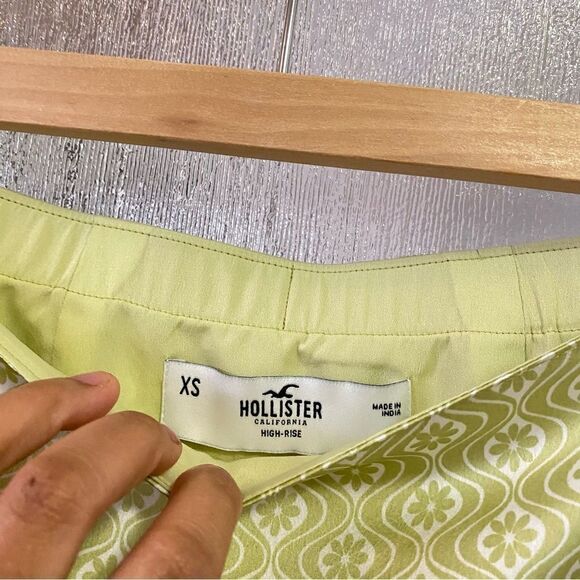 NWOT Hollister Floral Mini Skirt - Picture 3 of 4